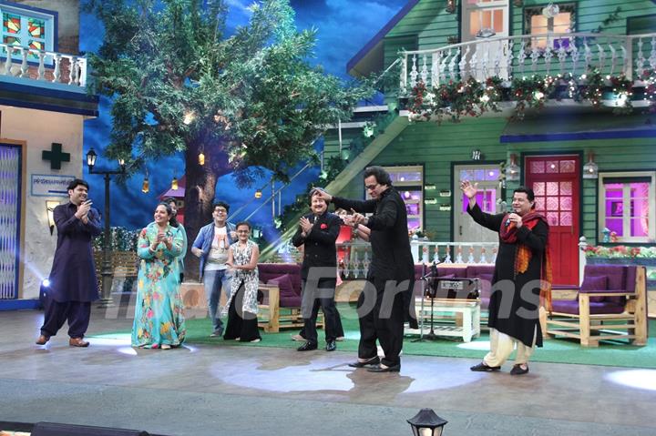 Singers Anup Jalota, Pankaj Udas, Talat Aziz on the sets of 'The Kapil Sharma Show'