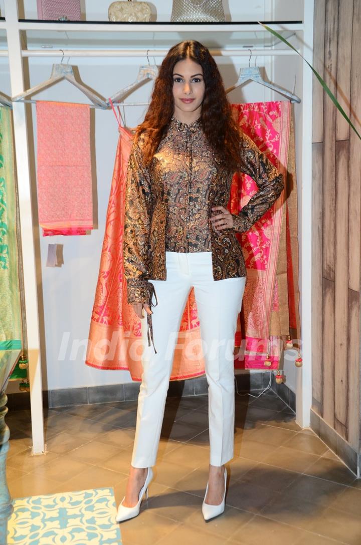 Amyra Dastur at Kashish Infiore store for Shruti Sancheti preview