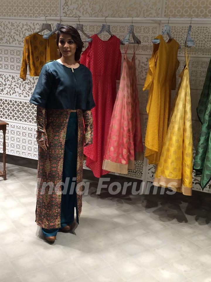 Tanishaa Mukerji Wows in Shruti Sancheti Outfit