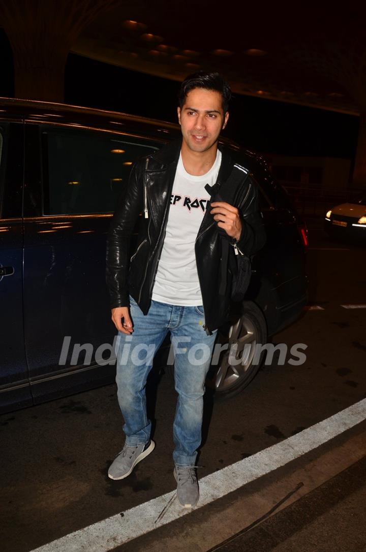 Varun Dhawan Snapped at Airport!