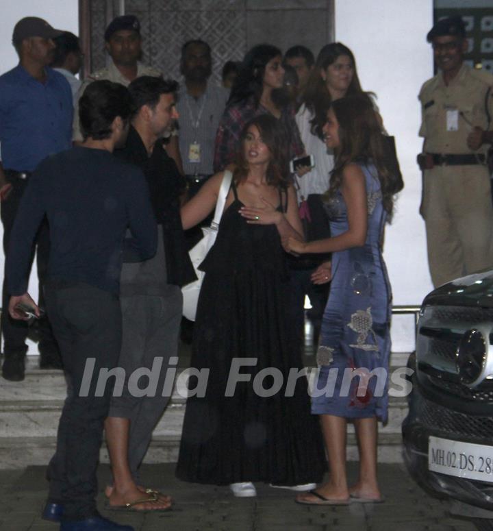 Akshay Kumar, Ileana D'Cruz and Esha Gupta Snapped at Airport