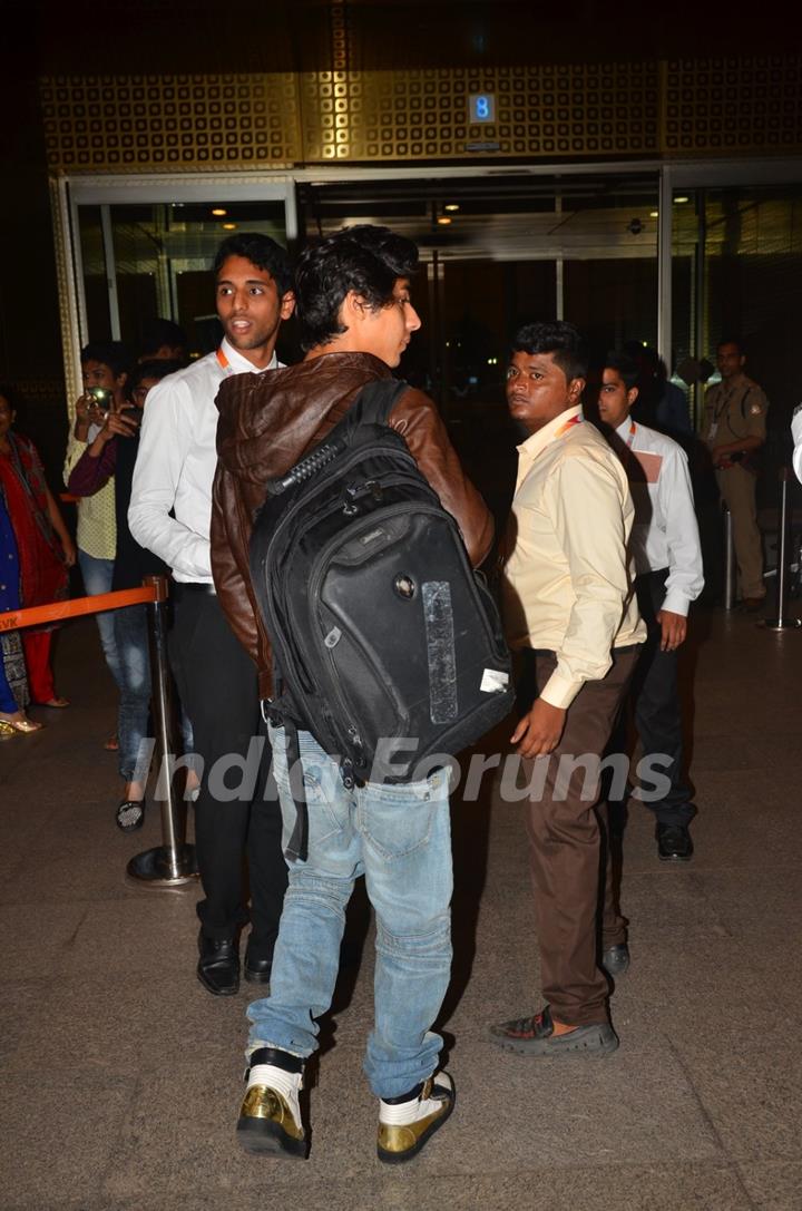 Aryan Khan snapped with family