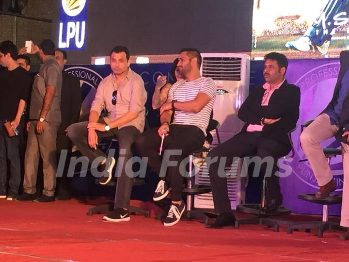 Dhoni and Sushant at Trailer launch of movie 'MS Dhoni: The Untold Story'