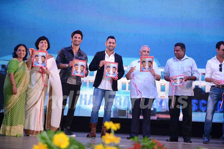 Mahendra Singh Dhoni and Sushant Singh Rajput at Trailer launch of movie 'MS Dhoni:The Untold Story'