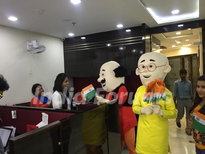 INDIA-FORUMS Celebrates 'Independence Day' with Motu & Patlu!