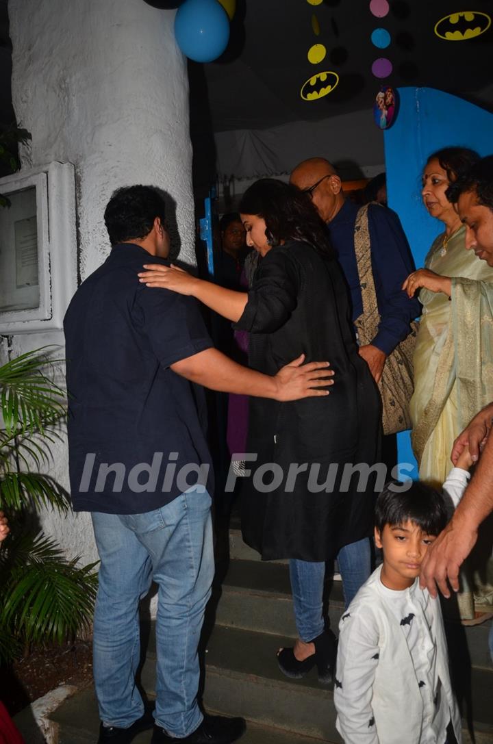 Vidya Balan with Siddharth Roy Kapur and Family Snapped at Olives Restaurant