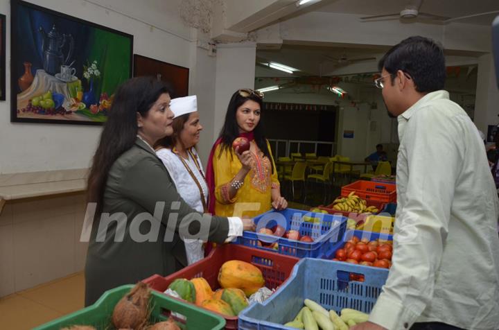 Bhagyashree Patwardhan at Inauguration of the Juhu Organic Farmer's Market at Jamnabai Narsee School