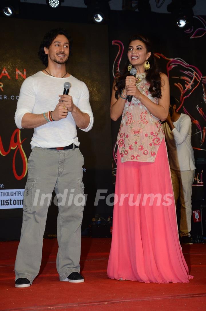 Jacqueline Fernandes and Tiger Shroff Promotes 'A Flying Jatt' at Umang Fest in NM College