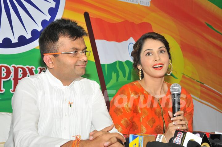 Isha Koppikar and Aneel Murarka at Press meet of short film 'Aur Dekho' about Swachh Bharat