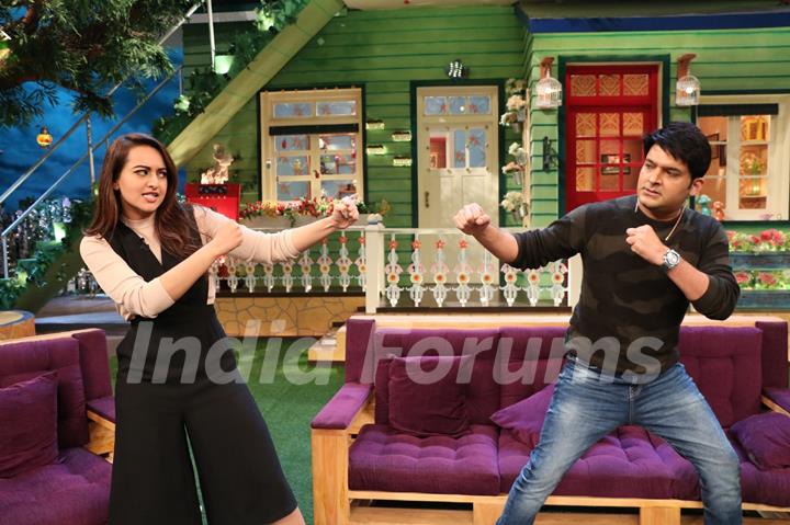 Sonakshi Sinha and Kapil Sharma Promotes 'Akira' On sets of The Kapil Sharma Show