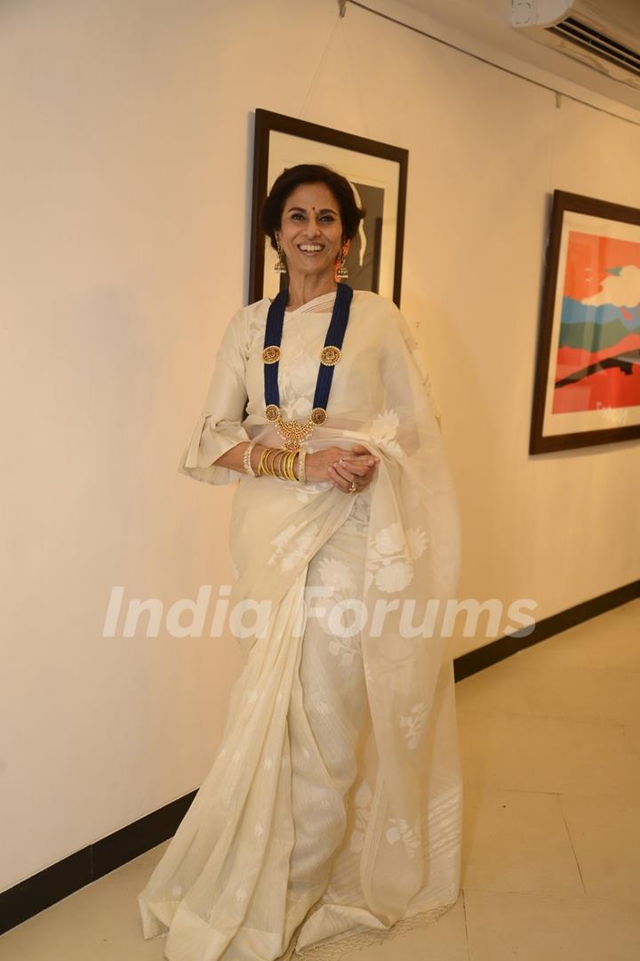 Shobhaa De at Dilip De's art event