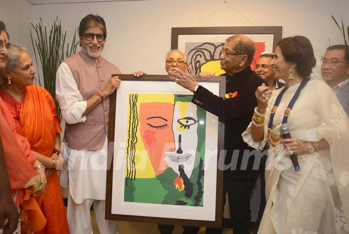 Amitabh Bachchan, Jaya Bachchan and Shobhaa De at Dilip De's art event