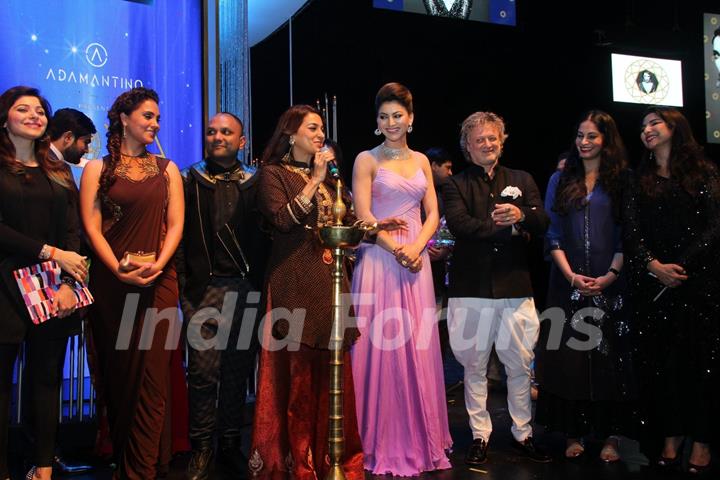 Rohit Bal, Lara Dutta, Urvashi Rautela and Juhi Chawla at JOYA Exhibition 2016