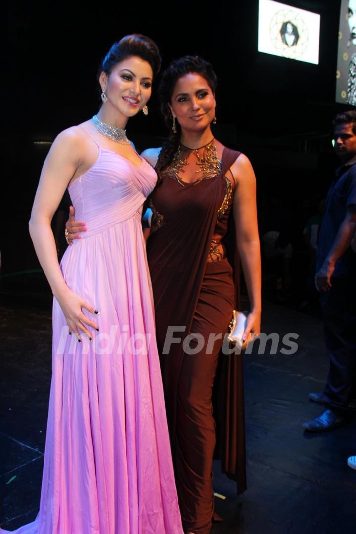 Urvashi Rautela and Lara Dutta at JOYA Exhibition 2016