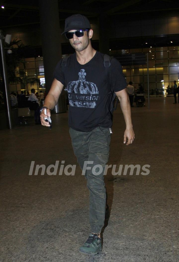 Sushant Singh Rajput snapped at Airport