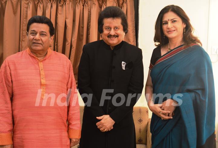 Pankaj Udhas, Anup Jalota and Kunika at 'Friendship Gazal Concert'