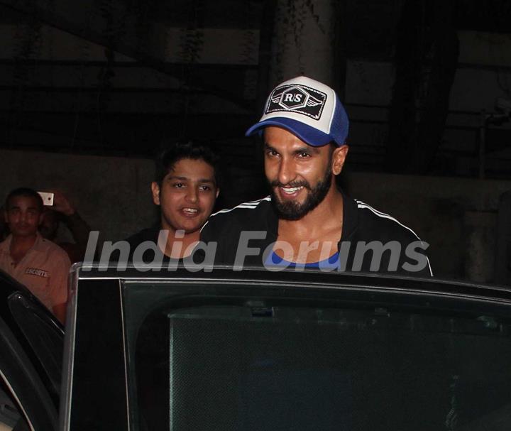 Ranveer Singh Snapped outside Sanjay Leela Bhansali's house!