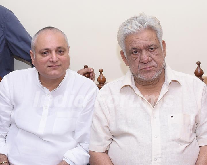 Om Puri and Manoj Joshi at CINTAA Meeting