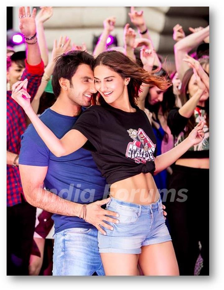 Still of Befikre starring Vaani Kapoor and Ranveer Singh