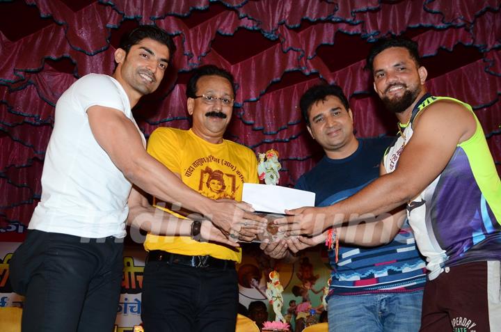 Baba Siddique and Gurmeet Choudhary at Dahi Handi Event