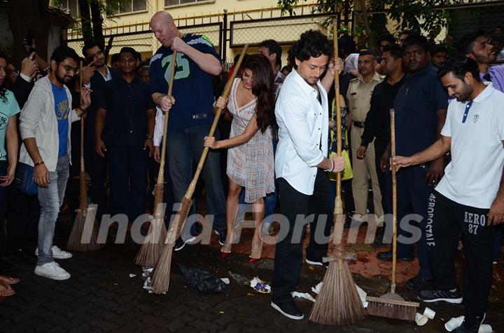 Tiger Shroff, Jacqueline Fernandes and Nathan Jones promotes Swachh Bharat Abhiyan