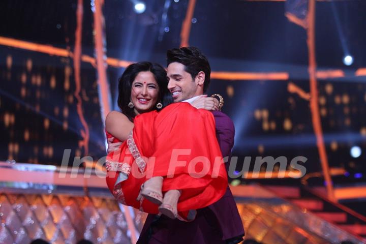 Sidharth Malhotra and Katrina Kaif at Promotion of 'Baar Baar Dekho' on sets of Jhalak Dikhhla Jaa