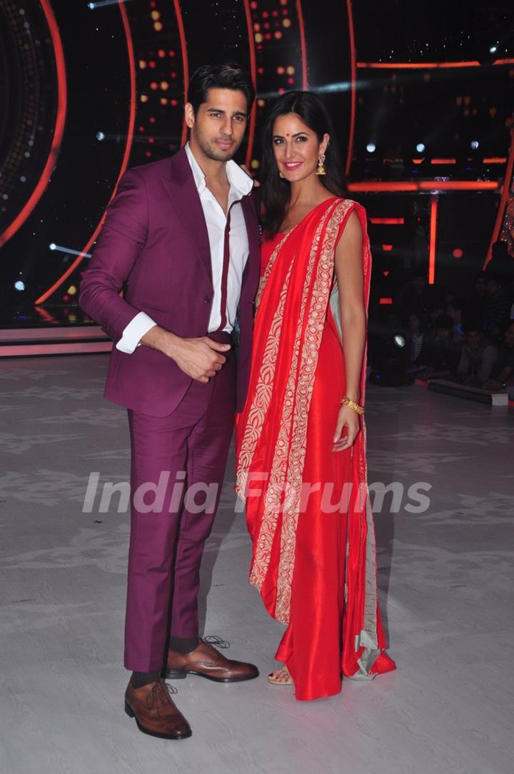 Sidharth Malhotra and Katrina Kaif at Promotion of 'Baar Baar Dekho' on sets of Jhalak Dikhhla Jaa