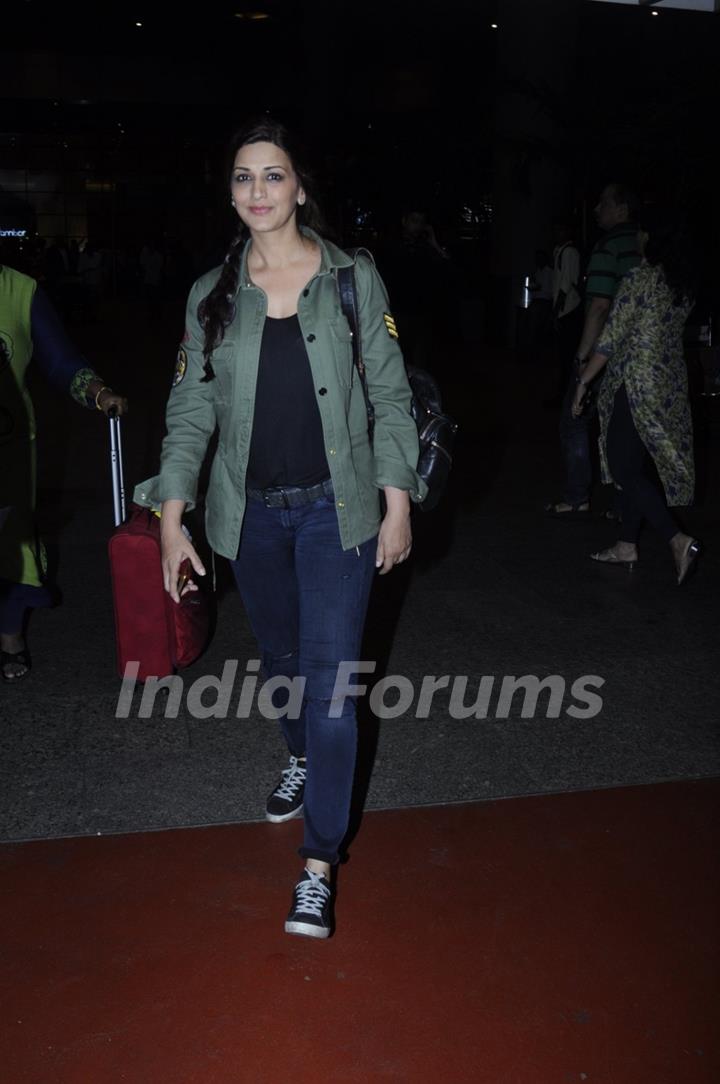 Sonali Bendre Snapped at Airport!