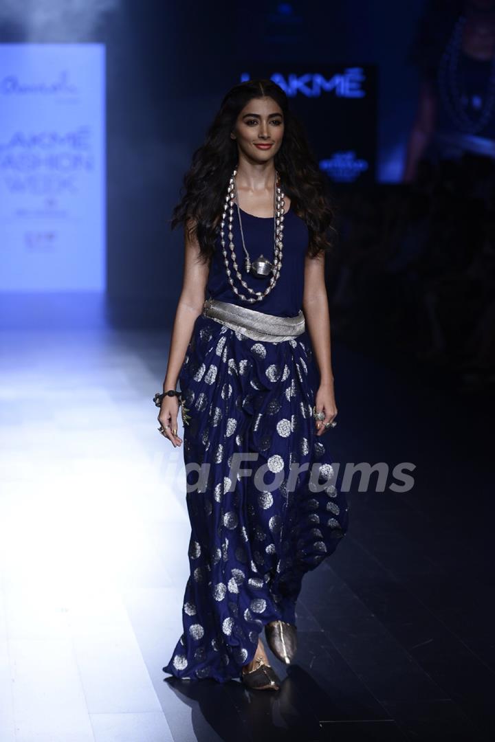 Day 5 - Sizzling Pooja Hegde walks the ramp at Lakme Fashion Show 2016