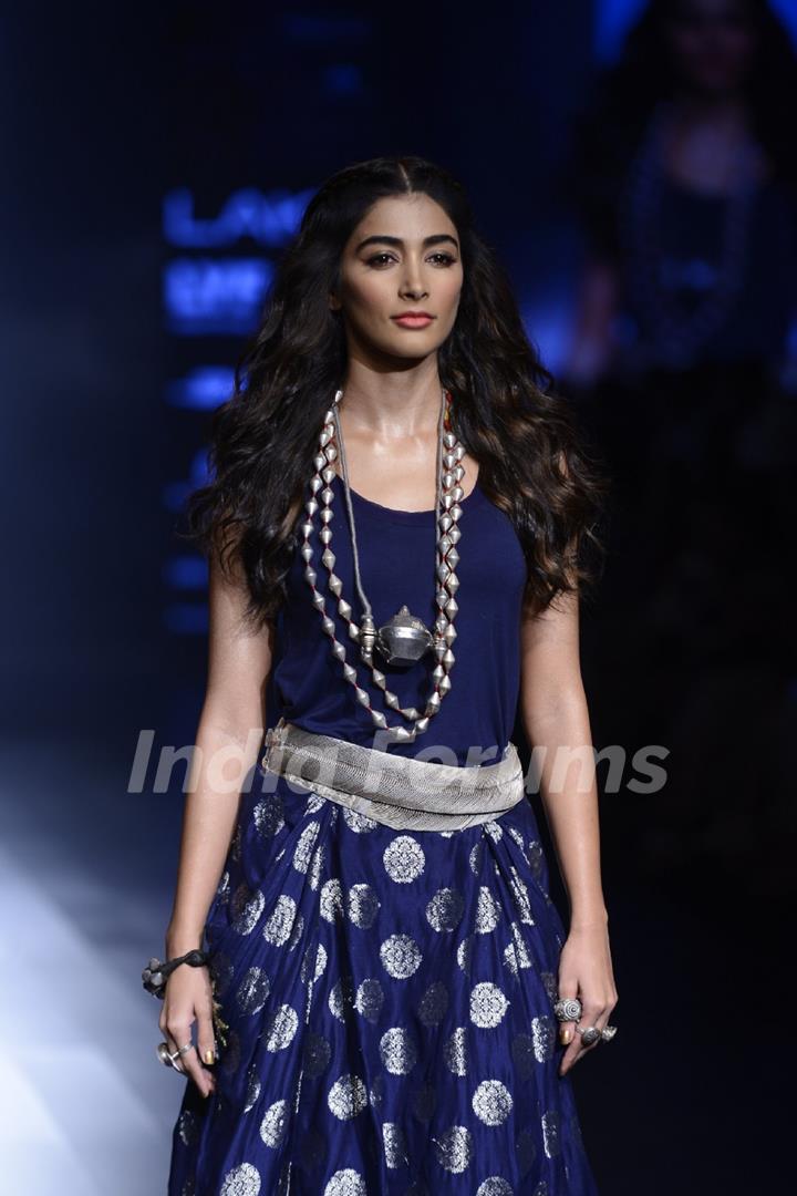 Day 5 - The Stunning beauty Pooja Hegde walks the ramp at Lakme Fashion Show 2016