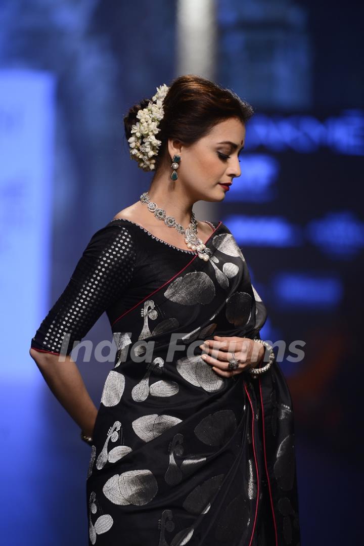 Day 5 - The divine beauty Dia Mirza walks the ramp at Lakme Fashion Show 2016