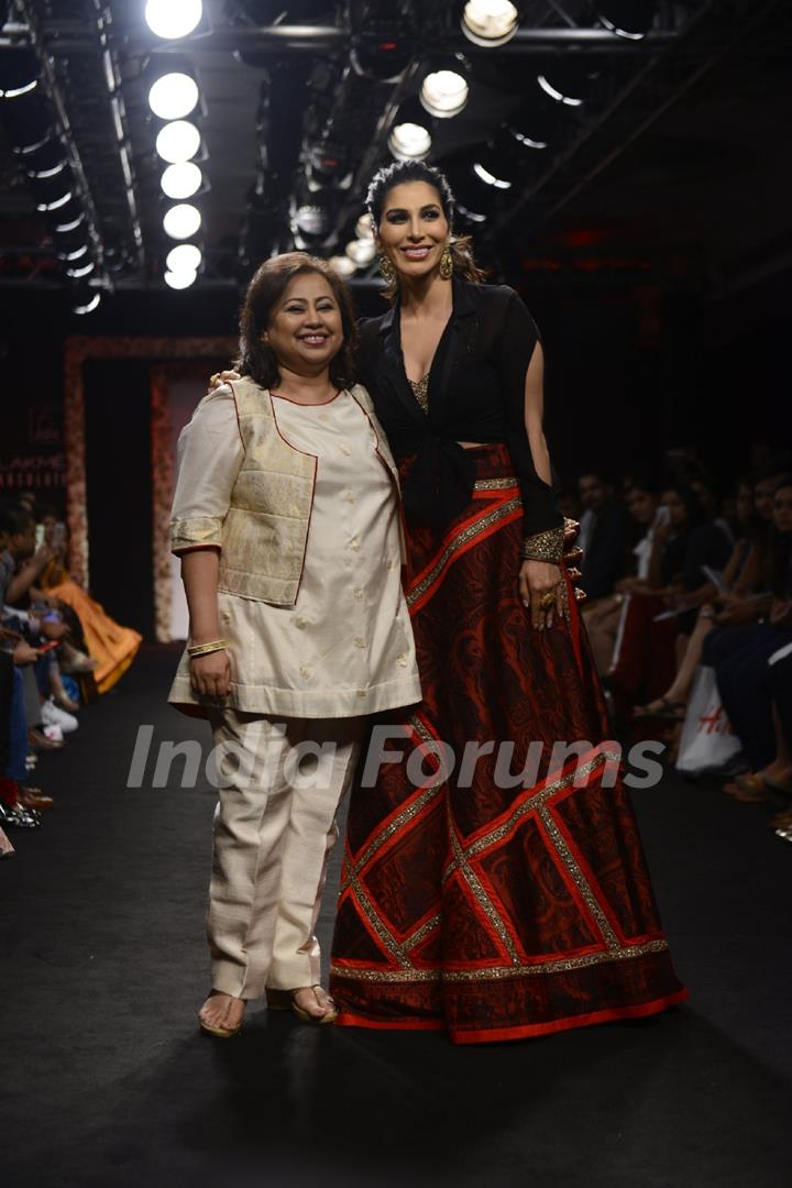 Day 5 - Sophie Choudry walks the ramp at Lakme Fashion Show 2016