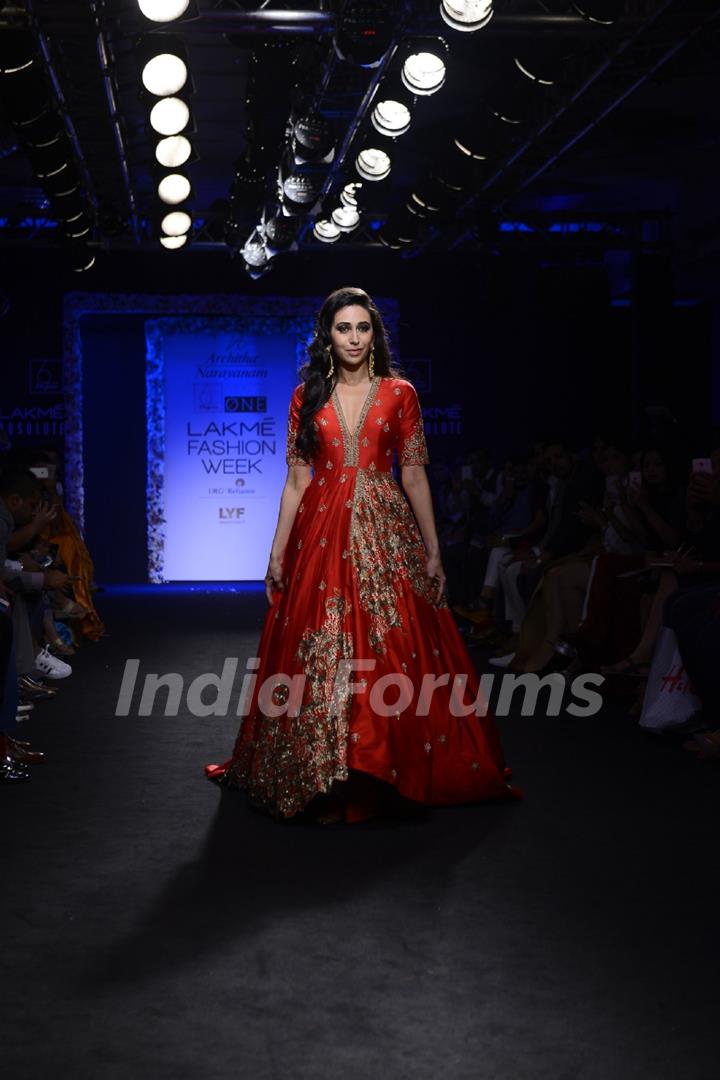 Day 5 - Karisma Kapoor walks the ramp at Lakme Fashion Show 2016