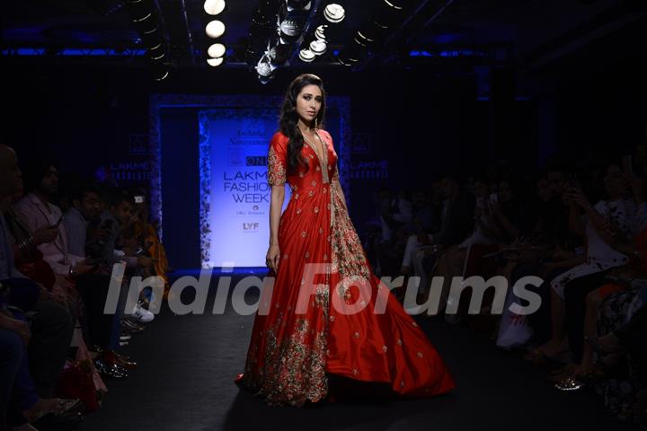 Day 5 - Karisma Kapoor walks the ramp at Lakme Fashion Show 2016