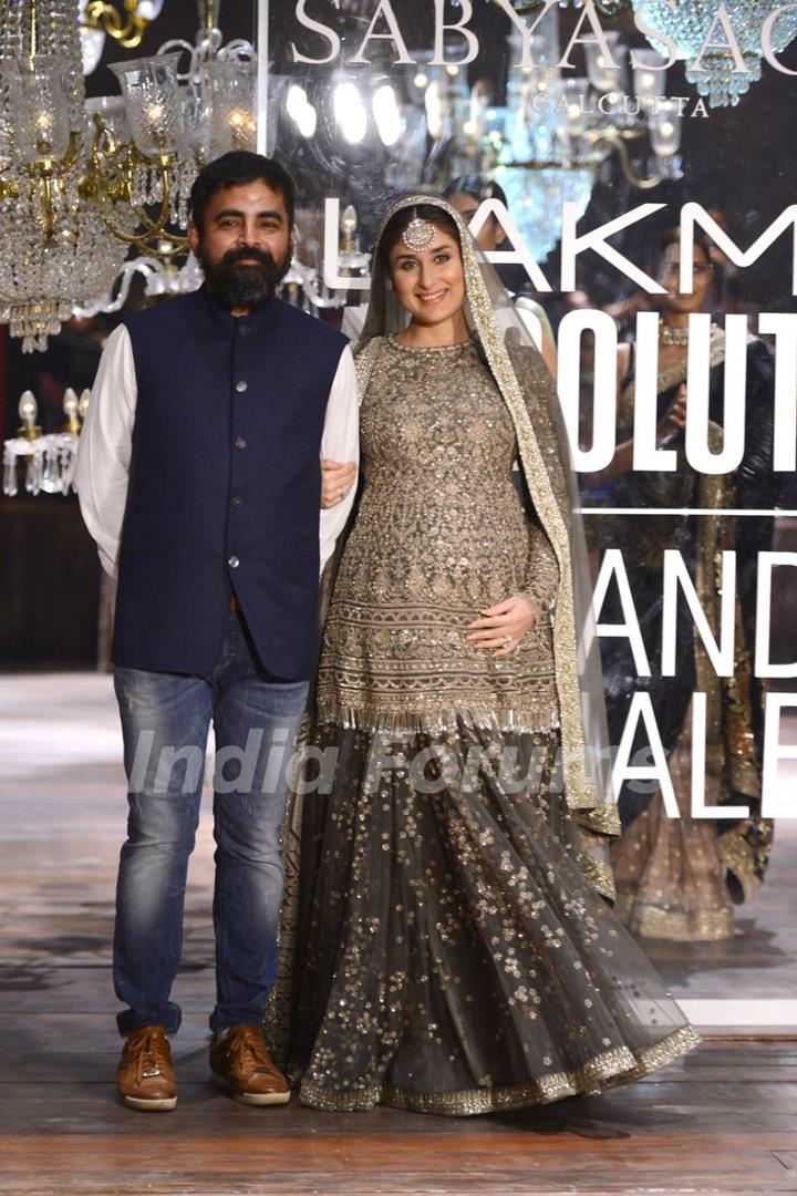 Kareena Kapoor sizzles in Sabyasachi at the Grand Finale of Lakme Fashion Show 2016
