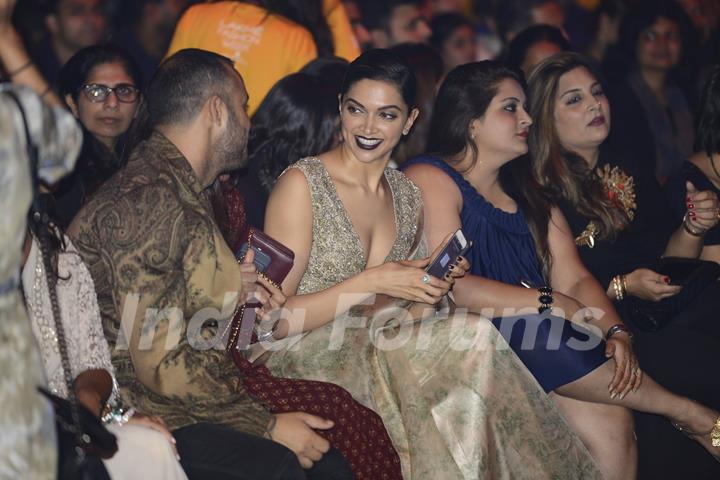 The 'HOT' Deepika Padukone at Grand Finale of Lakme Fashion Show 2016