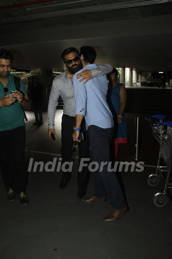 Airport Diaries: Suniel Shetty and Dino Morea!