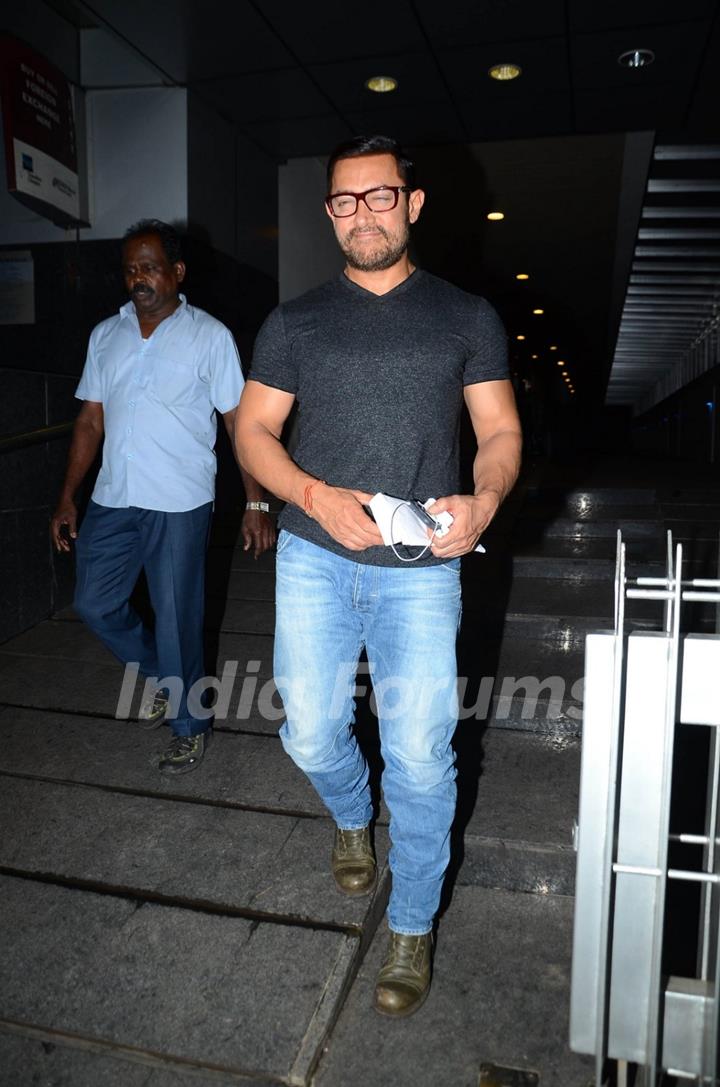 Aamir Khan Snapped with his Dangal Daughters at Hakkasan!