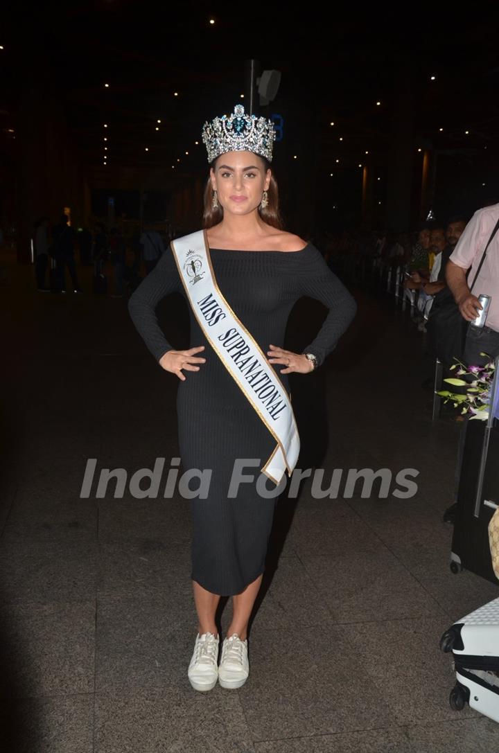 Airport Scenes!: Miss Supranational