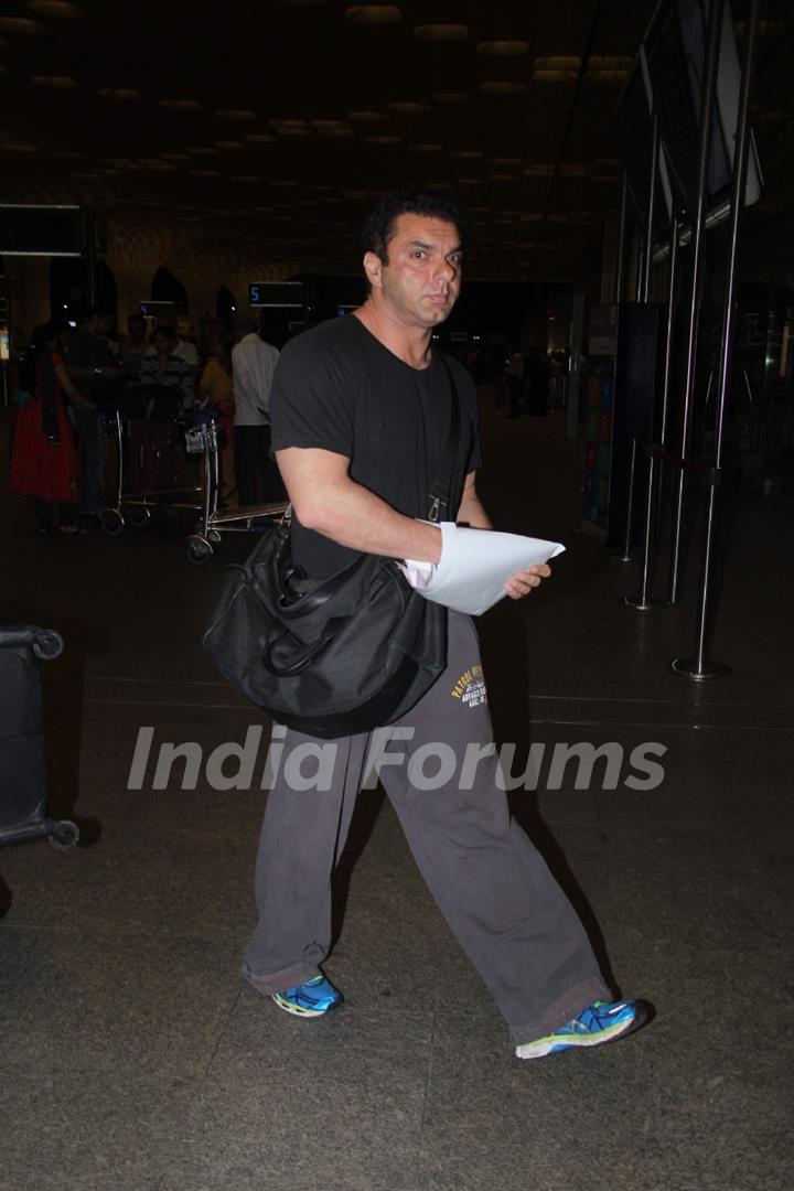 Airport Scenes: Sohail Khan!