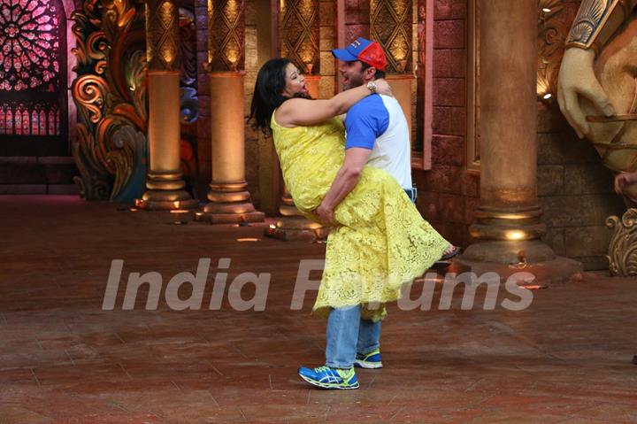 Sohail Khan and Bharti Singh at Promotion of 'Freaky Ali' at Comedy Nights Bachao