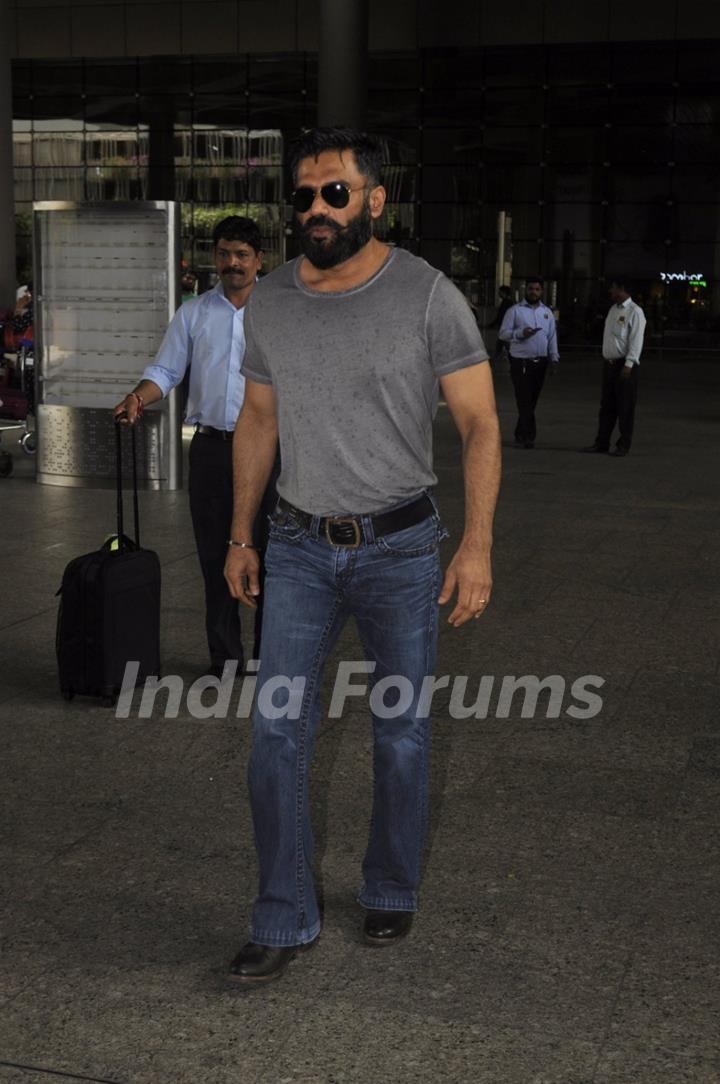 Airport Snaps: Suniel Shetty!