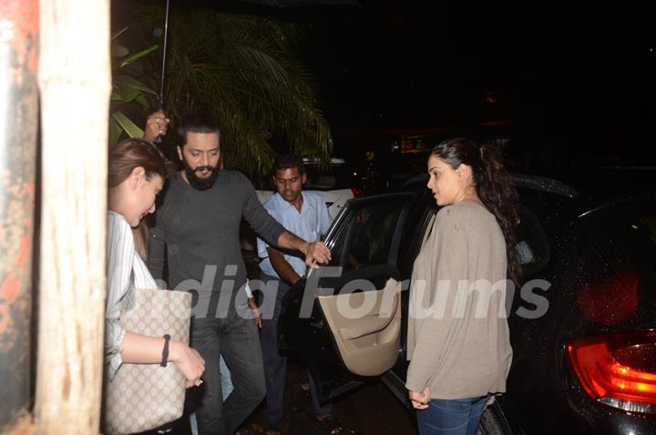 Kareena Kapoor, Riteish Deshmukh and Genelia D'Souza snapped post dinner