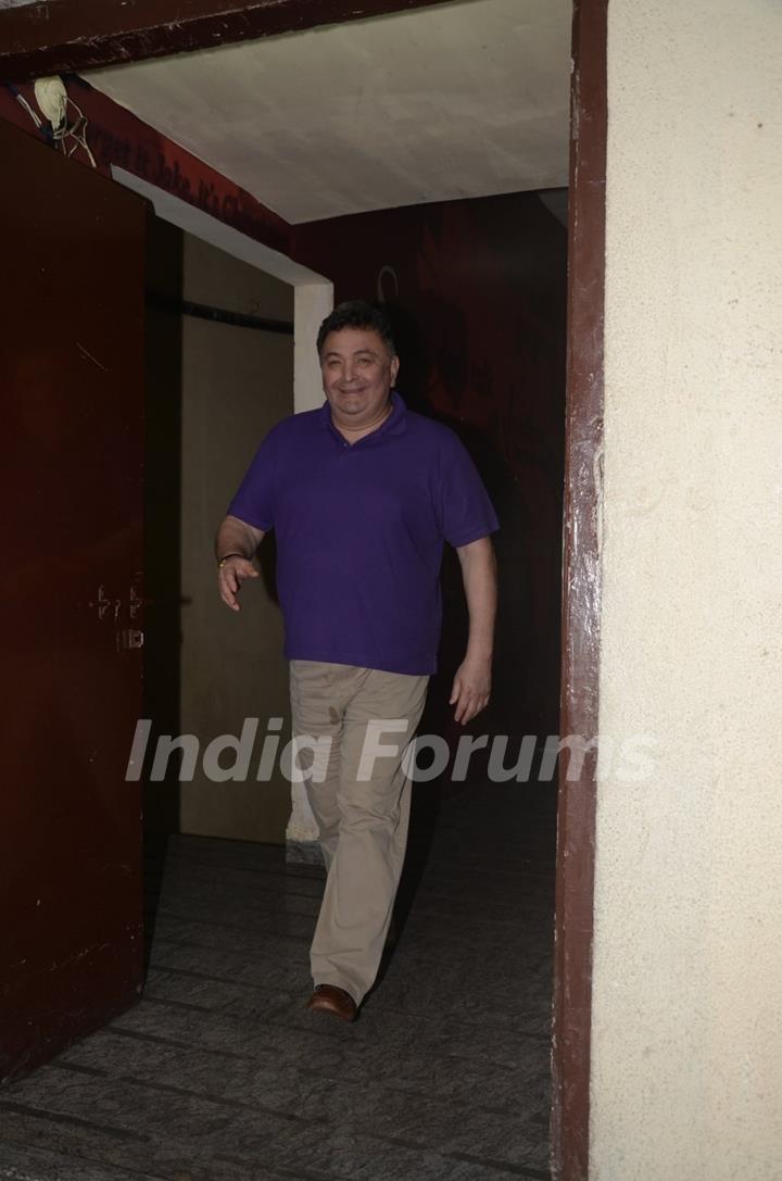 Rishi Kapoor mobbed by fans at Juhu PVR