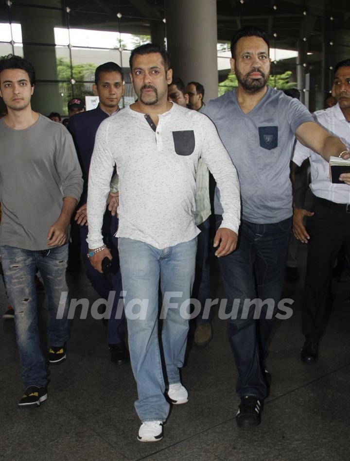 Salman Khan Snapped!