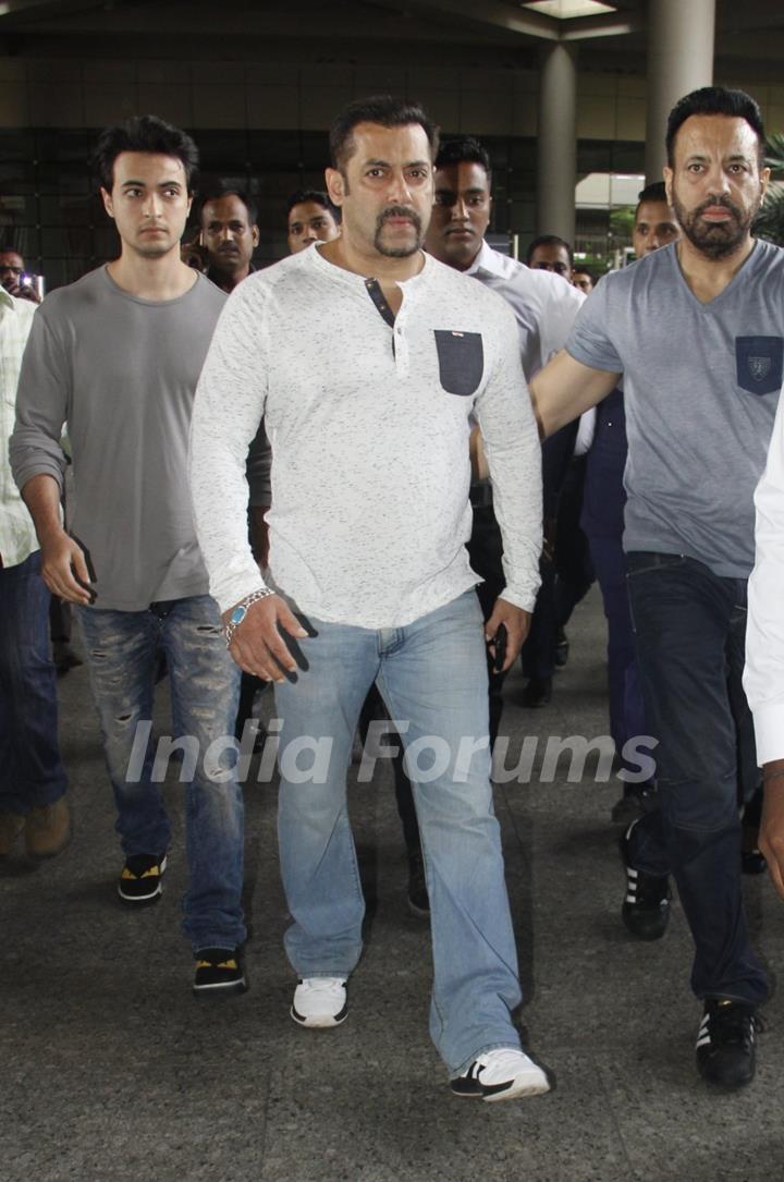 Salman Khan Snapped!