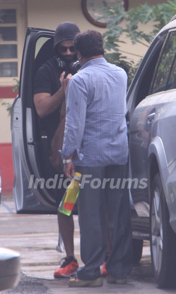 Shahid Kapoor, the new Papa of Bollywood snapped outside a Gym!