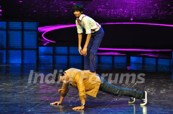 Sonu Sood at Promotion of film 'Tutak Tutak Titiya' on Dance Plus 2