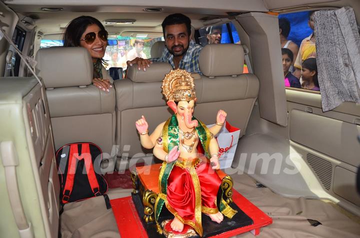 Shilpa Shetty and Raj Kundra Brings Home 'Ganesha' on Ganesh Chaturthi!