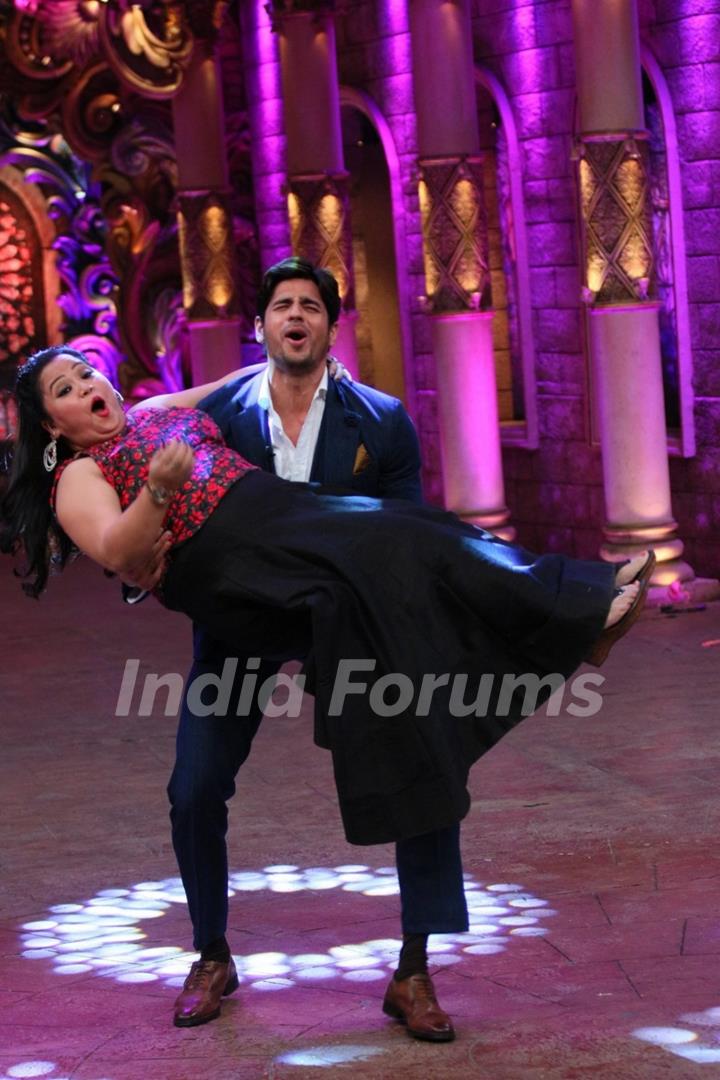 Sidharth Malhotra and Bharti Singh at Promotion of 'Baar Baar Dekho' on Comedy Nights Bachao